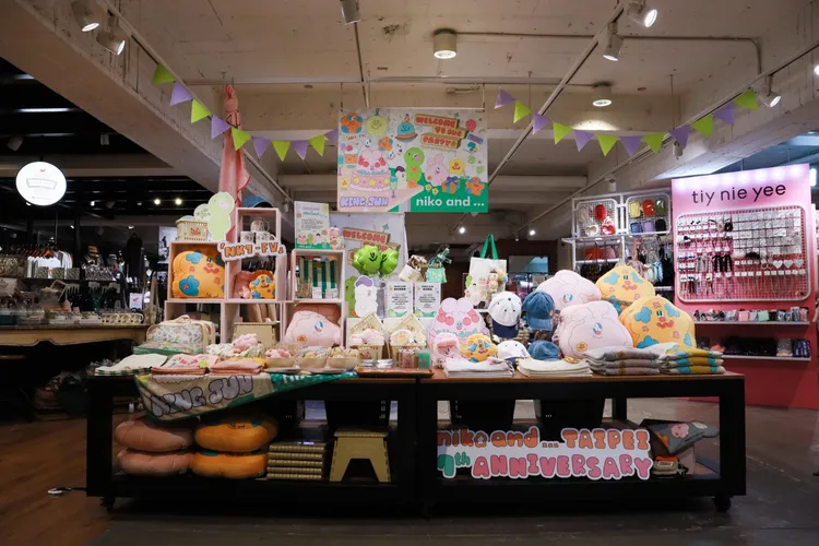 店內焦點包括與藝術家KINGJUN的聯名專區。品牌提供