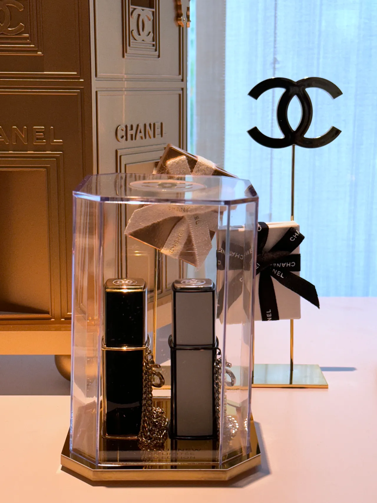 N°5奇幻雪白隨行系列同樣吸睛，賦香之餘還能當作飾品配戴。張家玲攝