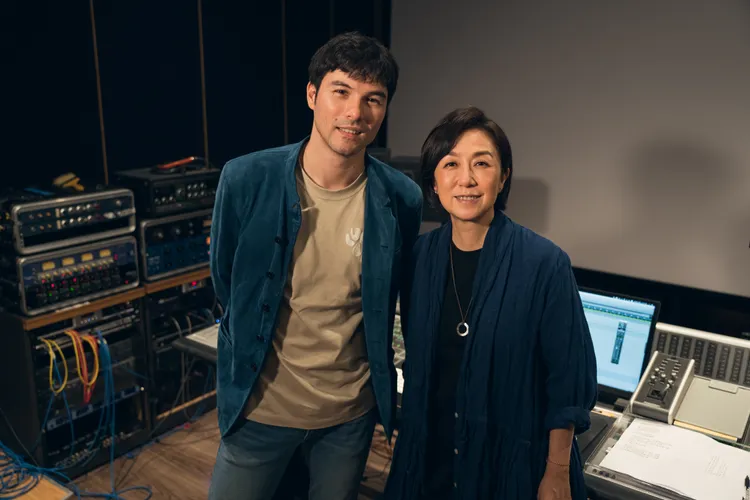 鳳小岳(左)和黃韻玲首次合作。小公視提供