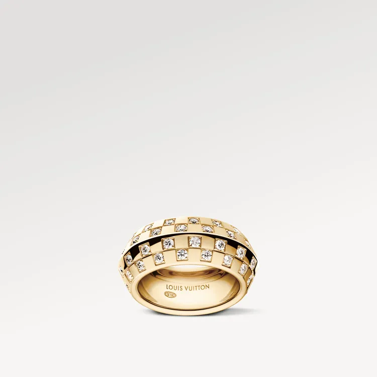 Le Damier de Louis Vuitton黃K金與鑽石戒指，38萬8000元。品牌提供