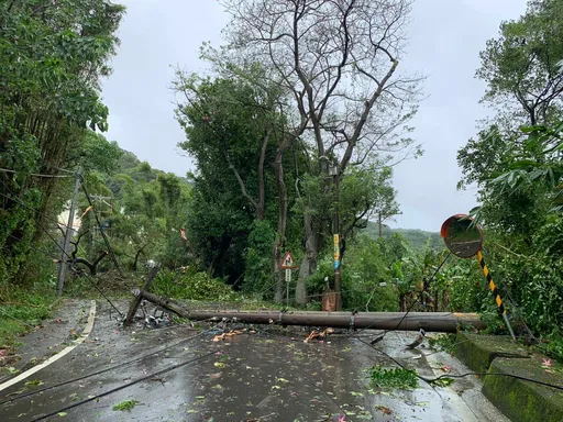 康芮釀桃園逾3萬戶停電！台電近2百人搶修中　山區、沿海災戶多