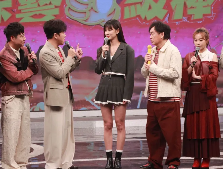 《綜藝一級棒》(左起)陳隨意、許志豪、安心亞、康康、杜忻恬、李子森。中視提供