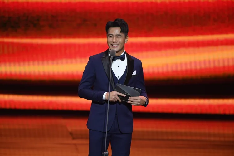 郭彥均頒發「兒童節目獎」及「少年節目獎」。三立提供