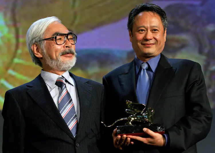 2005年他以《色，戒》擒下威尼斯影展金獅獎，頒獎者是日本動畫大師宮崎駿。路透