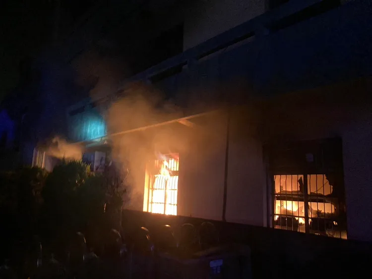 警消到場時火勢猛烈。讀者提供。