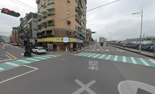 基隆七堵嚴重車禍!工程車疑未禮讓撞上機車 44歲男騎士噴飛不治