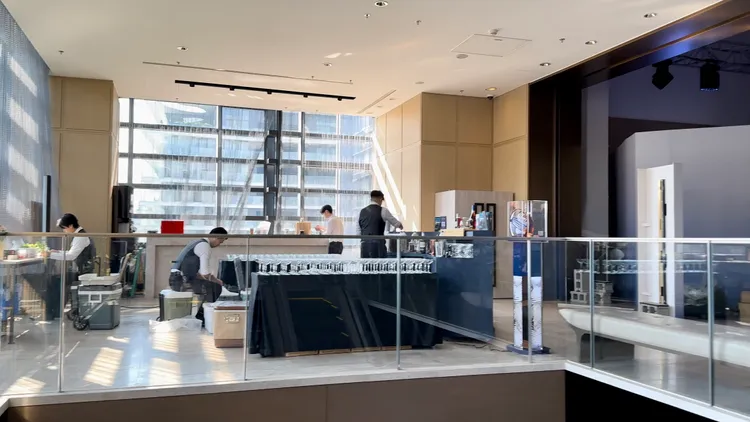 蕭敬騰世界婚禮婚宴會場旁已在準備After party酒會擺設。特勤中心攝