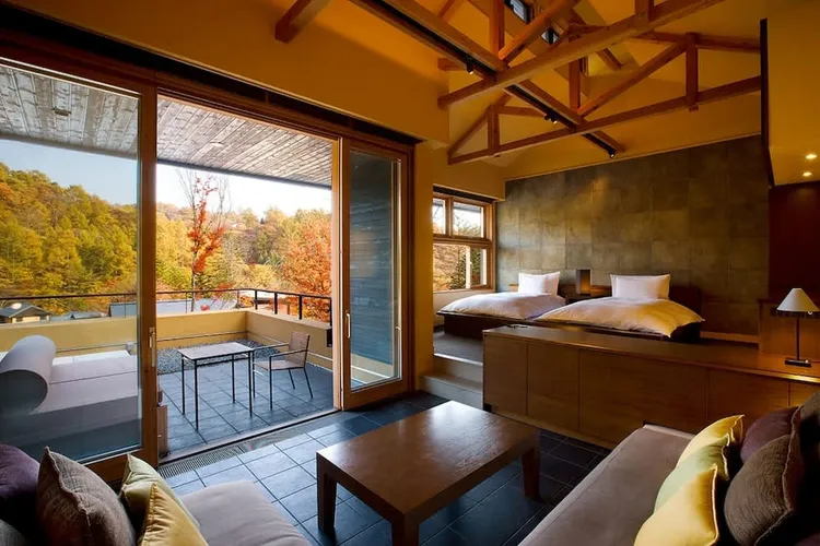 Klook可預訂湖畔套房、花園套房、山景套房等多種房型，盡享清幽之美。業者提供