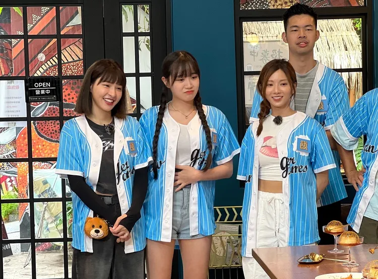 《飢餓遊戲》(左起)峮峮、邊荷律、蔡黃汝、陳大天。中視提供