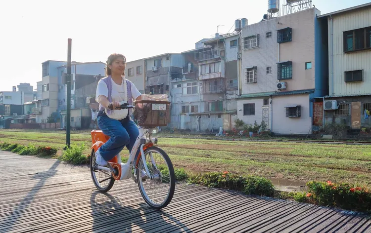 高雄市交通局再投入1,300輛YouBike電輔車。交通局提供