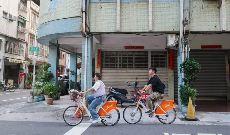 高雄市交通局再投入1,300輛YouBike電輔車。交通局提供