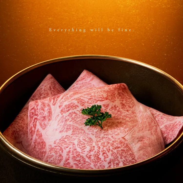 《Fine;Dining》套餐特別選用來自日本熊本A5和牛肋眼部位，肥瘦適中的清爽口感，獲得不少饕客青睞。業者提供