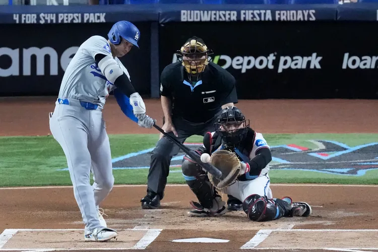 大谷翔平50轟球被台灣人標走。  美聯社