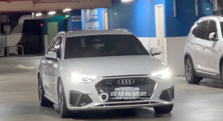 最後三家同堂坐著225萬起的白色奧迪旅行車返家。特勤中心攝