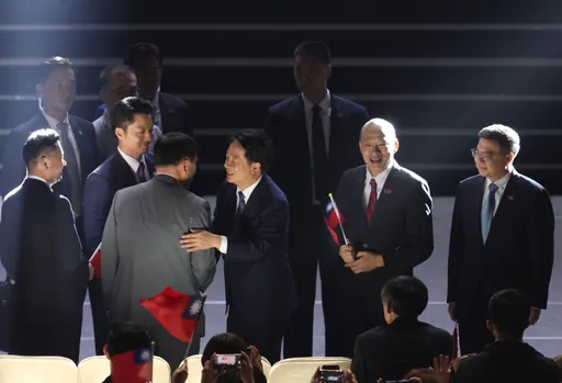 國慶晚會「賴清德動手推蔣萬安」? 影片還原真相