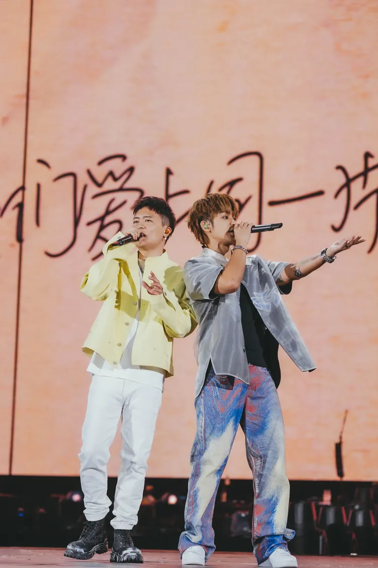 由鼓鼓呂思緯和蕭秉治組成的GX擔任開場嘉賓。相信音樂提供