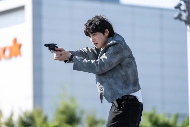 金宰永飾演正義警察。Disney+提供