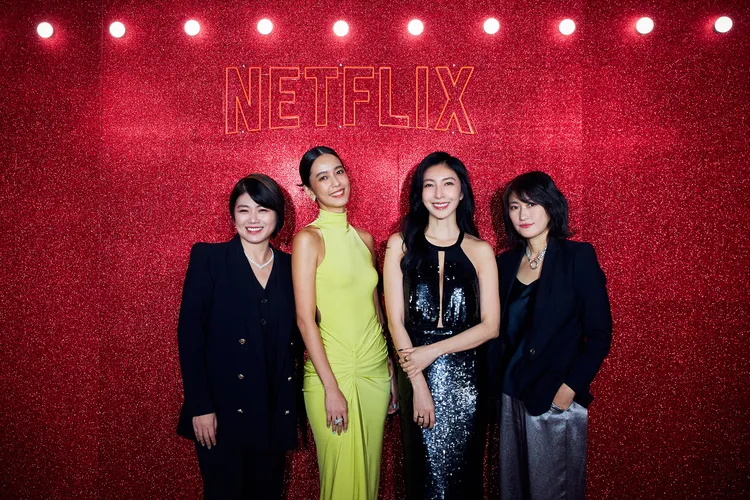 《影后》黃金主創團隊編導嚴藝文（左起）、演員陳庭妮、楊謹華、監製丁長鈺盛裝出席釜山影展開幕紅毯。Netflix提供