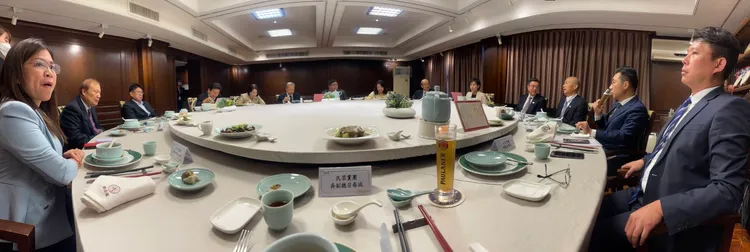 朝野和解飯座位。立委吳春城提供