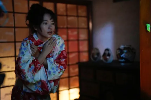 高宇蓁脫了!背部全裸扮茶室女 遭男客撞擊鼻樑險斷