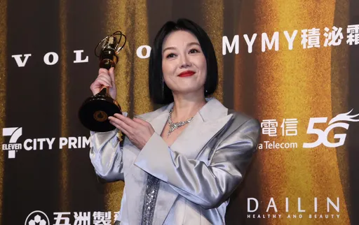 神！苗可麗廟裡敲2下鐘　才拿主持人獎又抱走迷你劇女配角獎