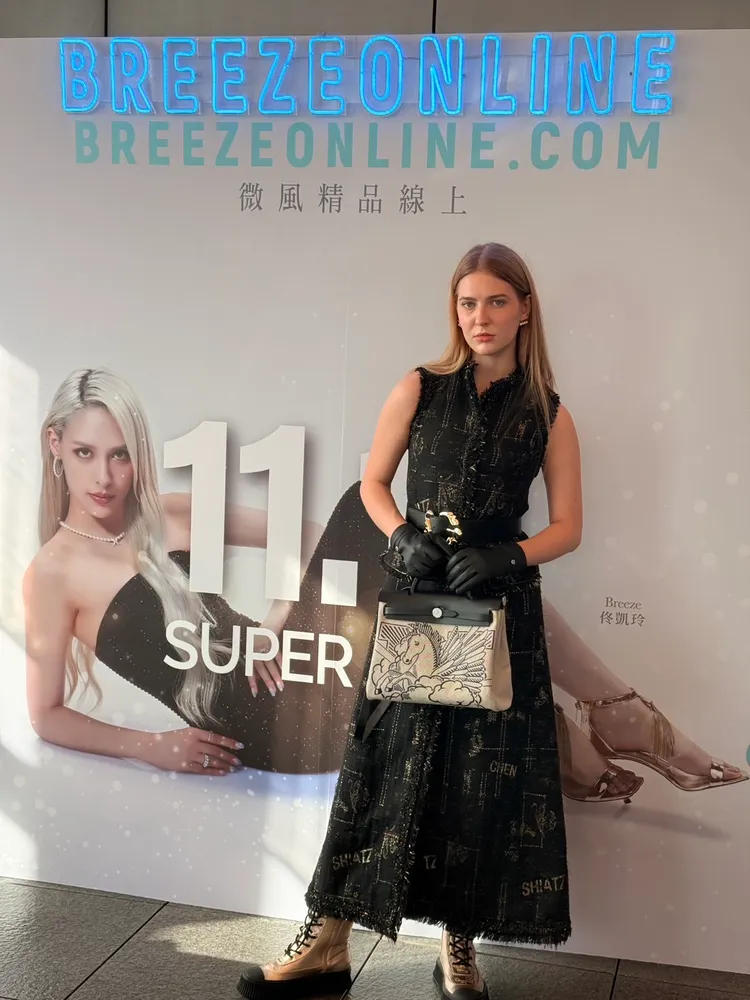 Hermès飛馬銀釦手提包，推薦價12萬9900元。業者提供