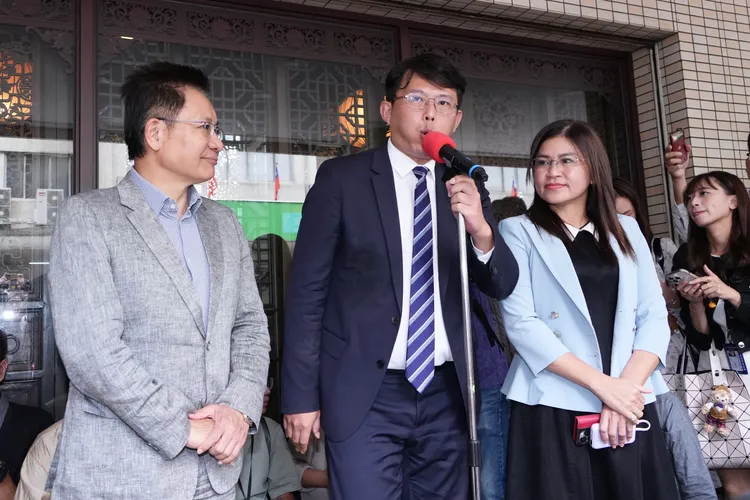 民眾黨團總召黃國昌、副總召吳春城、幹事長麥玉珍。彭欣偉攝