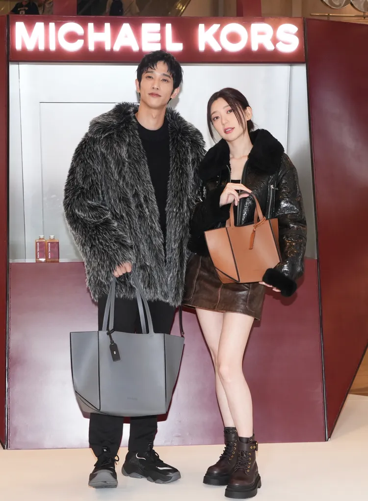 劉以豪（左）笑說可以幫郭雪芙（右）寫得獎感言。彭欣偉攝