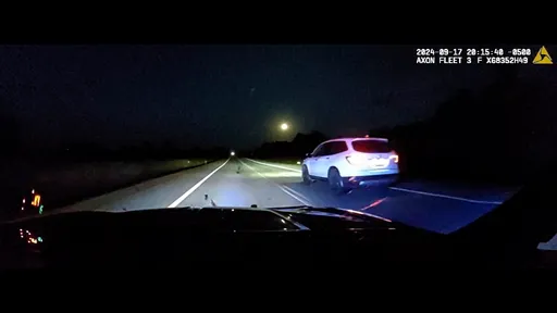 叔叔有練過!休旅車突失控狂飆200km/h 警妙招救出少年