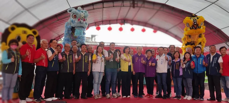 記者會現場嘉賓雲集，為即將到來的舞獅大賽慶賀。公所提供