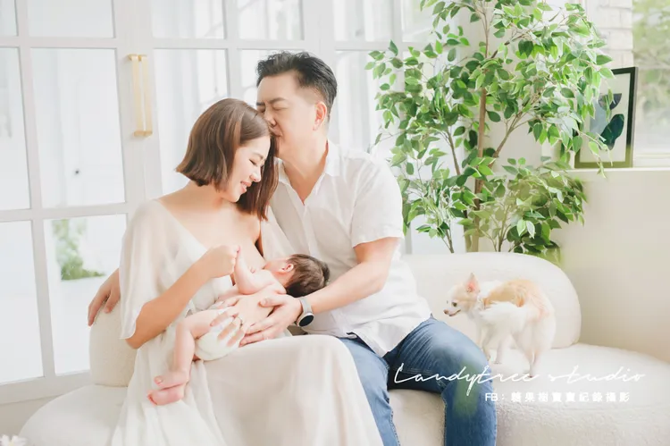 劉伊心全家福寫真。糖果樹寶寶紀錄攝影提供
