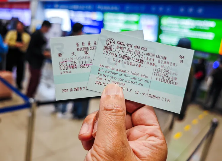 「關西廣域鐵路周遊券」啟用後5日間，可在有效區域內無限次數搭乘JR特急列車、普通車、西日本JR巴士及山陽新幹線。田欣雲攝影