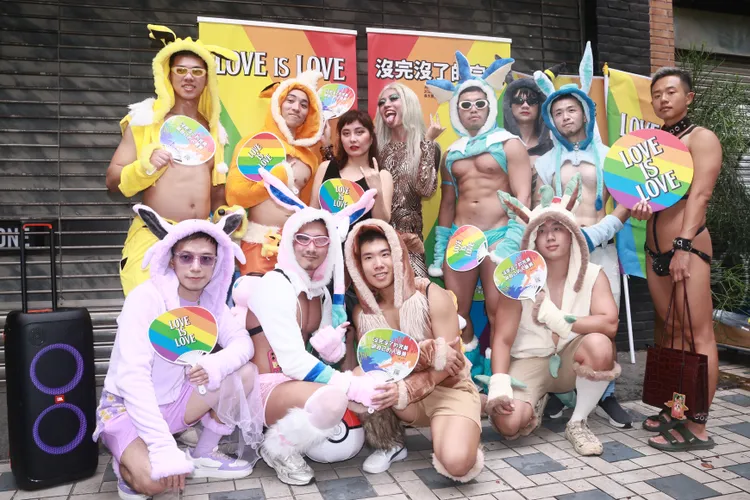 何超儀合體猛男。彭欣偉攝