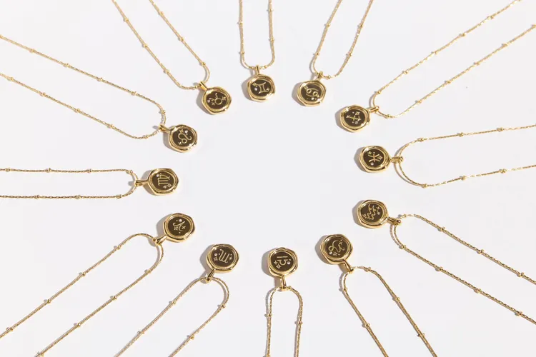 vacanza 12星座封蠟・純鋼項鍊，各980元。品牌提供