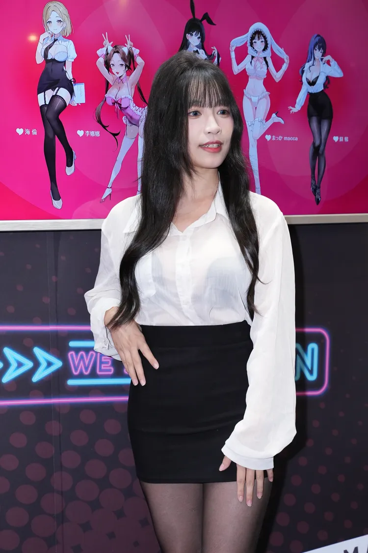 流量女王蘇暢現身成人展。彭欣偉攝