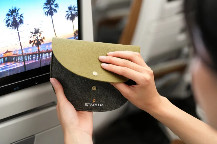 經濟艙旅客則享有星宇航空以環境友善的素材特製的過夜包。星宇航空提供