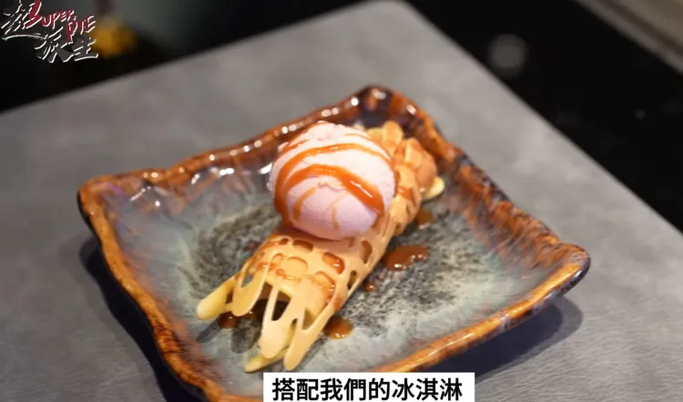 超哥開新店號稱平價鐵板燒，但擺盤與料理都相當用心，價格也沒有平價。翻攝自超派人生YT