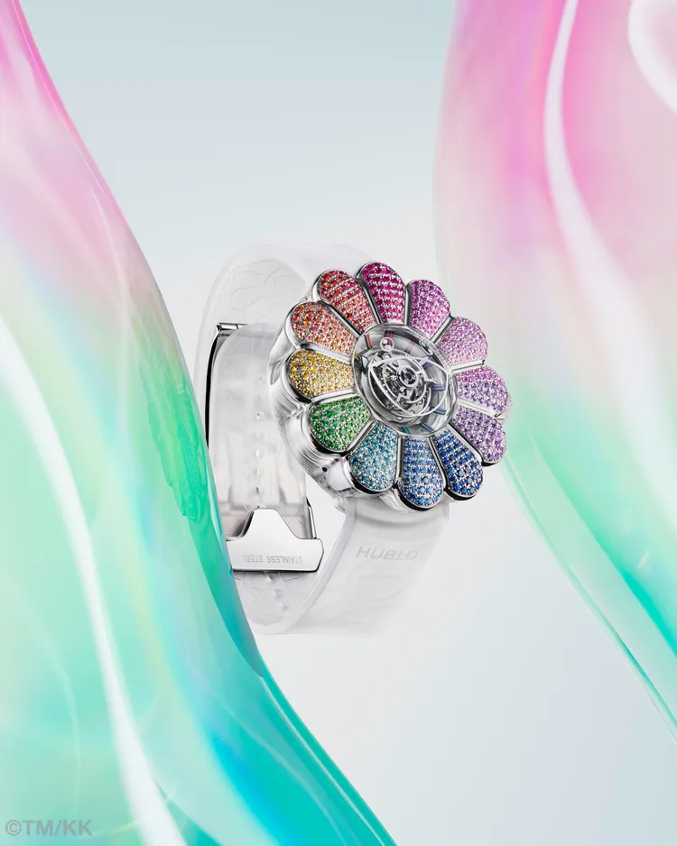 MP-15村上隆陀飛輪藍寶石彩虹腕錶，42mm，拋光藍寶石鏡面錶殼，拋光透明複合樹脂，飾有村上隆花卉圖騰的透明橡膠錶帶，HUB9015手動上鍊中置陀飛輪機芯，動力儲存120小時，防水深度30米，限量20只，1154萬3000元。品牌提供