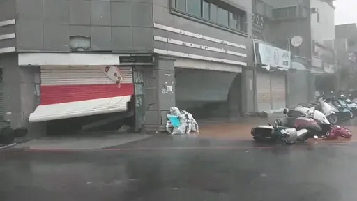 台東市區「鐵捲門飄揚」 康芮風太狂!網召喚要取消颱風假的名嘴