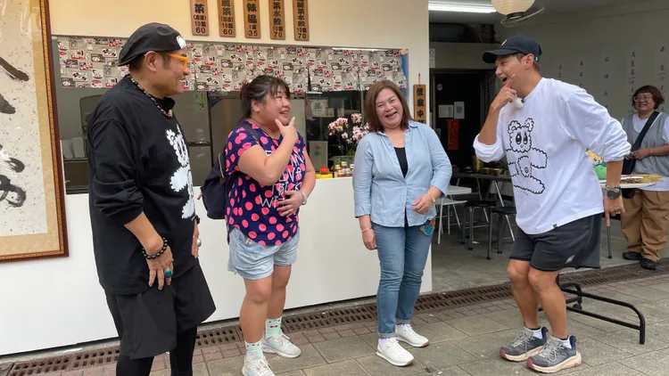 許效舜、威廉跟粉絲起玩遊戲。東森綜合提供