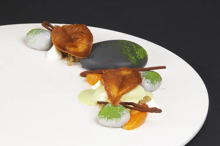 「朗德豐藏 秋風斜陽」栗子慕斯 炭焙凍頂烏龍。業者提供