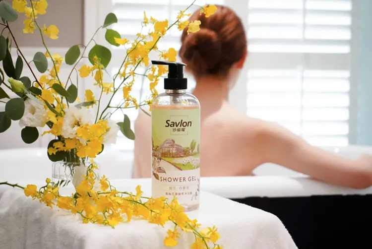 沙威隆英倫花園植萃沐浴露桂花&白麝香，700ml／179元。品牌提供
