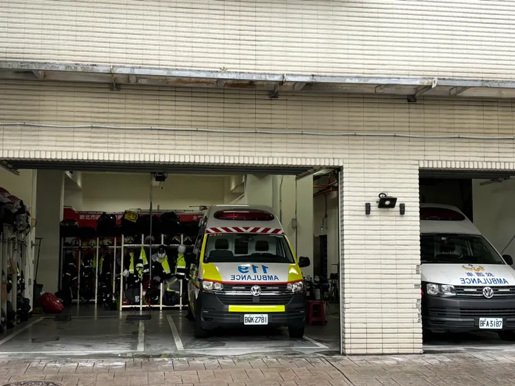 新店分隊救護車出勤出口。江孟謙攝