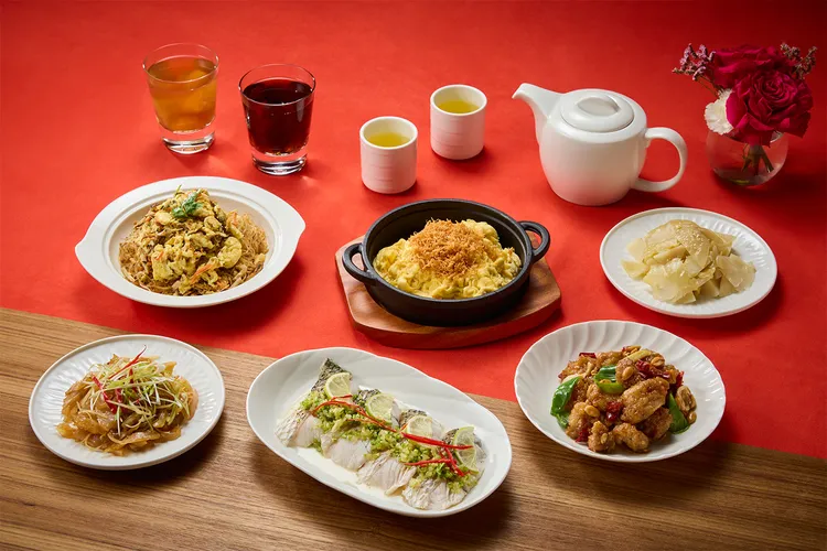 憑二張券可選館外中餐廳聚聚樓「聚聚雙享餐」(81折價值2442元)。業者提供