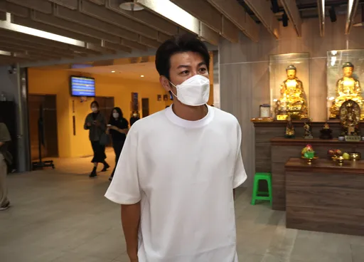 陳志強今赴汪建民靈堂上香 感傷落淚「下輩子再一起打球」