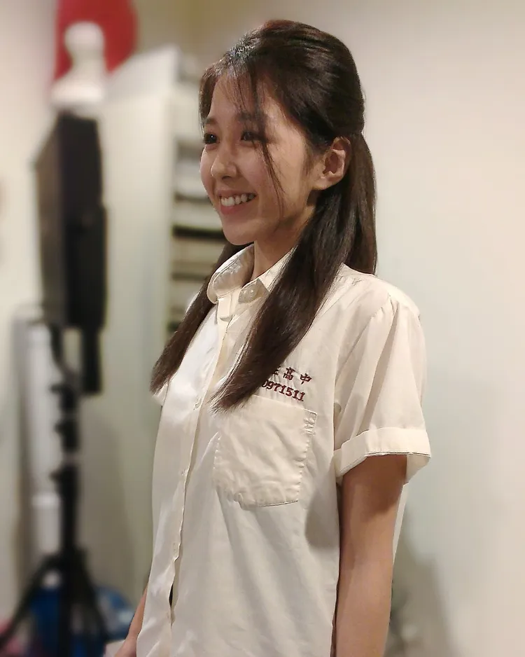 邵雨薇分享11年的定裝照。翻攝邵雨薇臉書