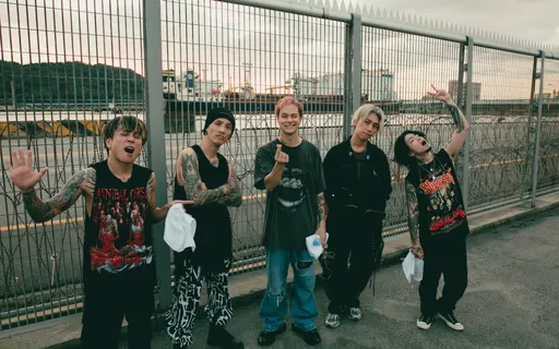 太可怕！樂團演唱會240公斤攝影機砸下來　歌迷當場頭破血流