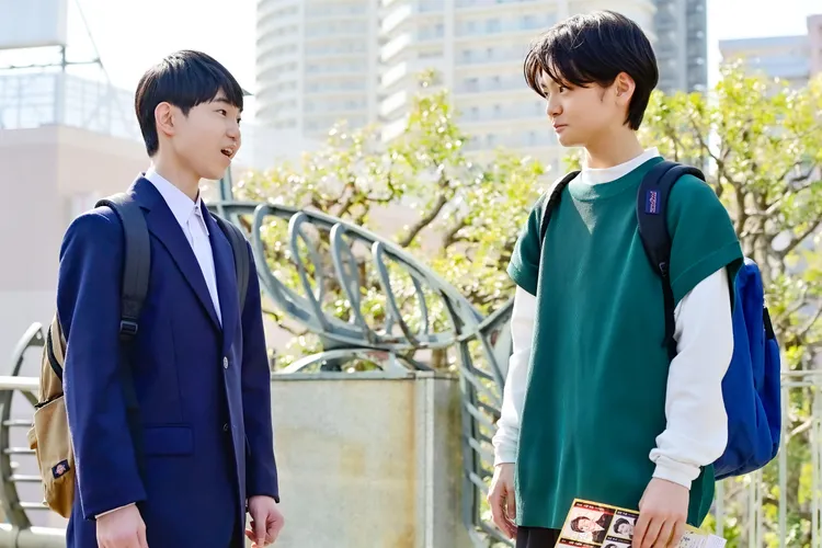 松藤史恩（左）、齋藤潤片中成為好友。中影提供