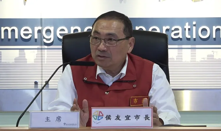 侯友宜解釋停班課決策過程。市府提供