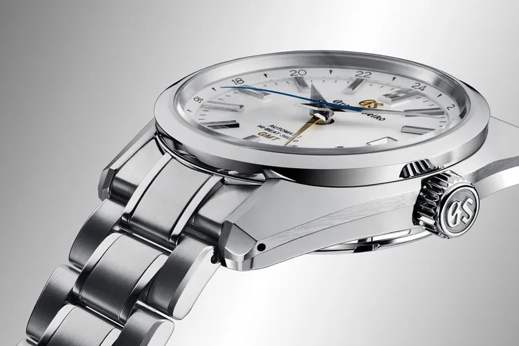 SBGJ281採用更加抗蝕的白鋼材質作為錶殼。品牌提供